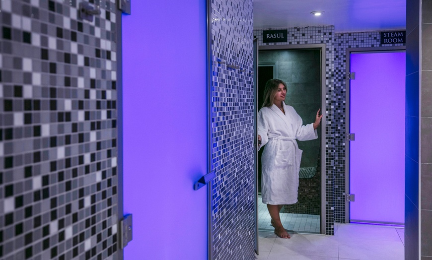 Image 10: 25 or 55-min Couples Massage/Treatment and Prosecco/Afternoon Tea