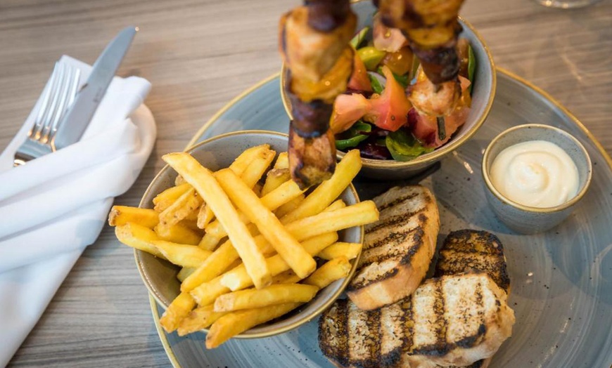 Image 9: Belfast: 4* Double or Twin Room with Breakfast