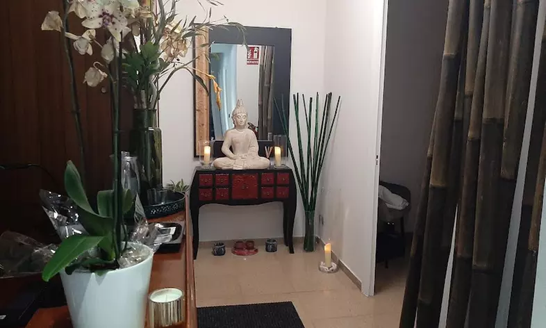 Ritual en pareja Mandala con aceites esenciales, aromas y copa de cava