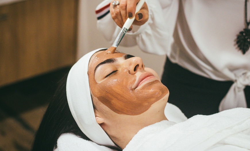 Image 8: Limpieza de cutis con masaje facial en Eraesthetic