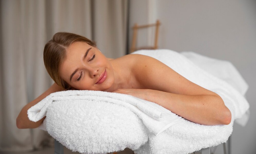 Image 8: Masaje relajante con opciones de craneofacial y reflexología