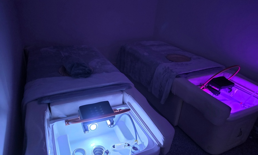 Image 11: Deals on Head Spa for One or Couples w/ Head, Neck, & Shoulder Massage