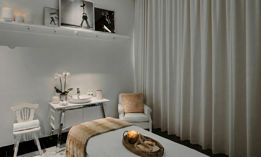 Image 3: Unwind with a 50-Minute Signature Facial & Amenities Day Pass
