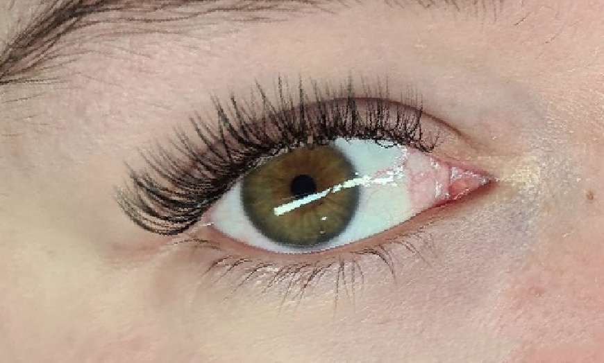 Image 4: Choice of Natural Set Eyelash Extensions at The Seven Great Lashes