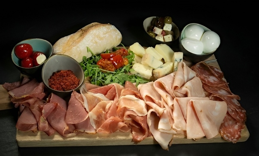 Image 2: Uitgebreide Italiaanse proeverij in de Markthal voor 2 of 4 personen