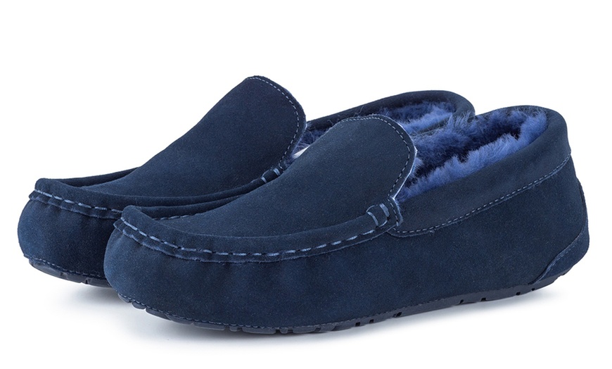 Image 3: Redfoot and Goodwin Smith Men's Sheepskin Mule Slippers