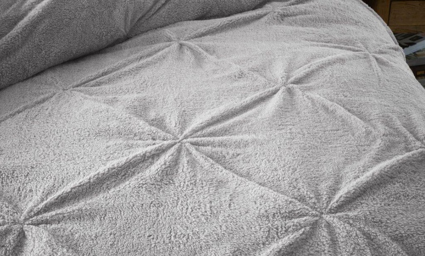 Image 4: Gaveno Cavailia Teddy Chiswick Duvet Cover Set or Teddy Fitted Sheets