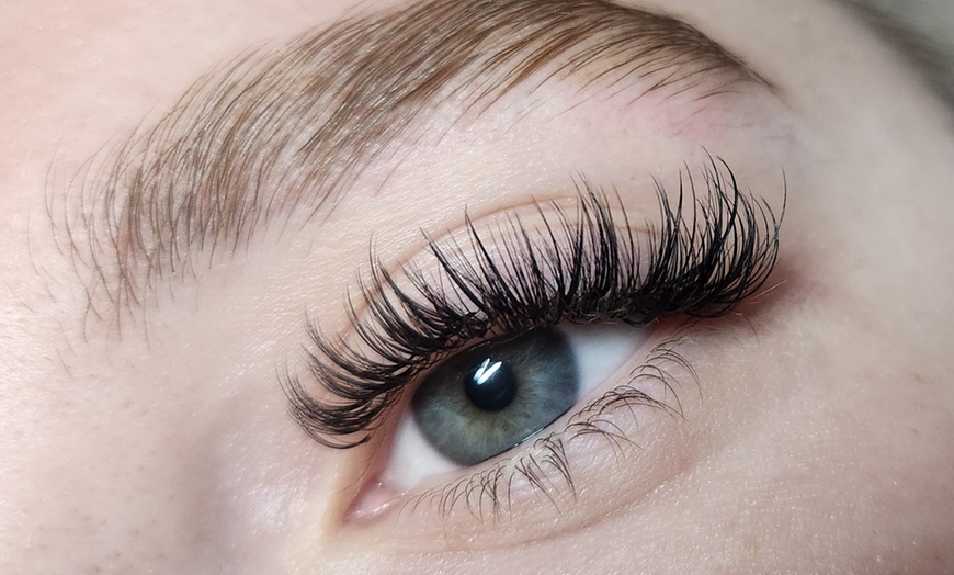Image 6: Transform Your Look: Perfectly Shaped Brows and Lashes Await You!