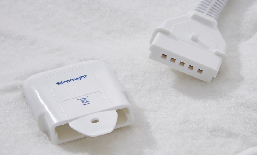 Image 7: Silentnight Dual Control Electric Blanket - Yours&Mine, Super Soft, Machine Washable