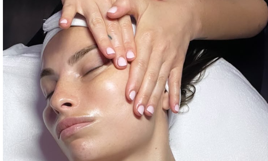 Image 2: Anti-aging Ritual:1 or 3 Collagen Mask Sessions and Exfoliating Facial