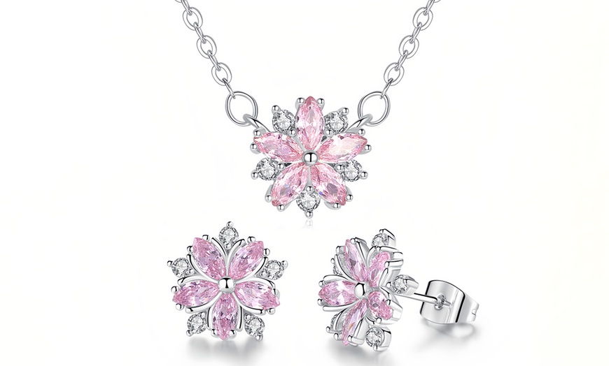 Image 3: Conjunto de colgante y pendientes en acabado plata