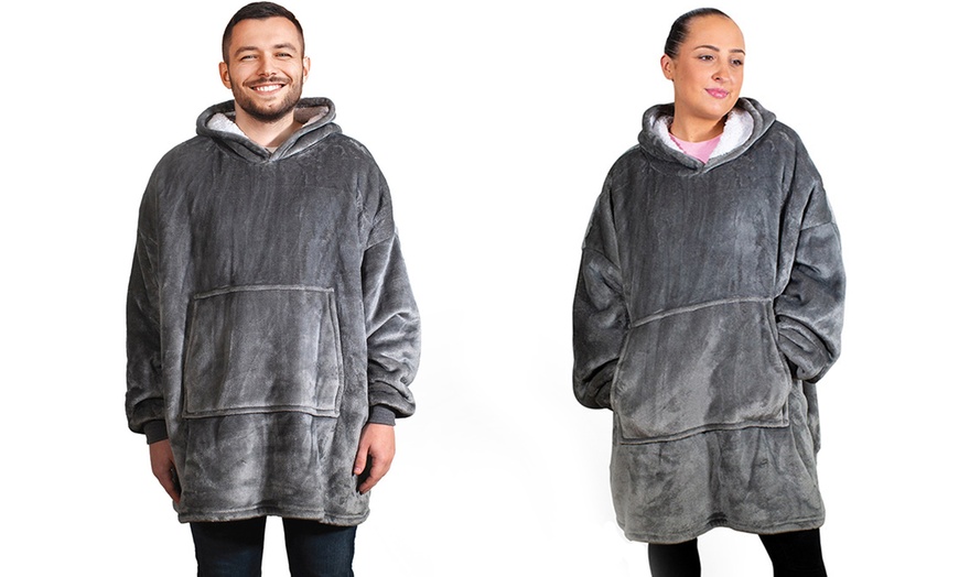 Image 2: Huggie Oversized Full-Sleeved Wearable Blanket with Hood