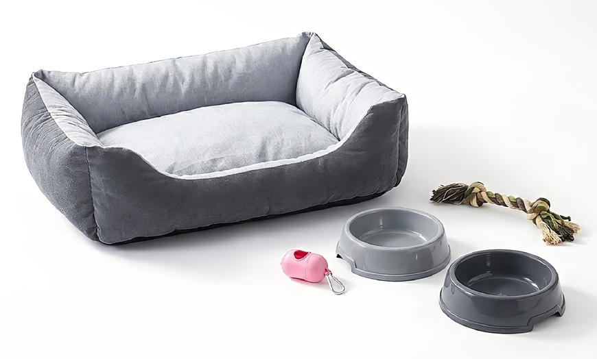 Image 5: Ensemble lit pour chien avec 2 gamelles, jouet en corde et porte-sac 