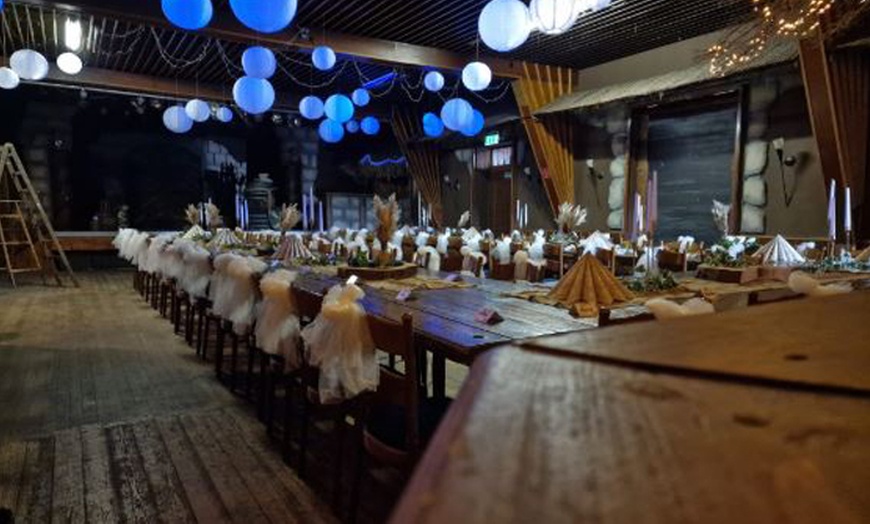 Image 2: Feuertopf-Fondue mit Fleisch, Gemüse und Beilagen für 2 o. 4 Personen
