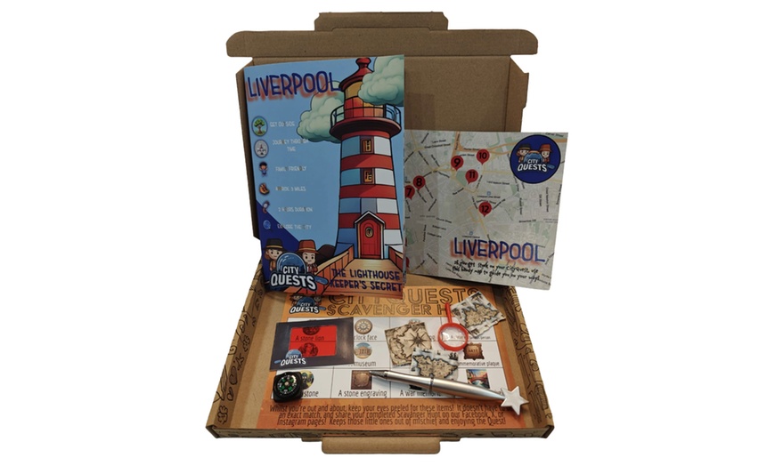 Image 12: Guided City Tour Incl Map, Compass, Magnifying Glass & Stickers 