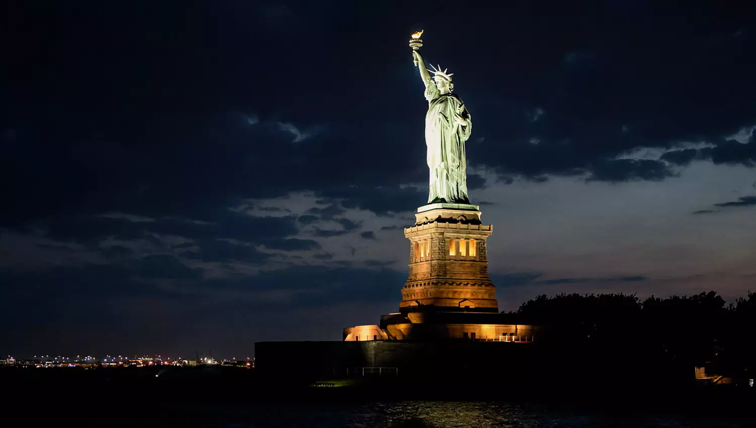 NYC City Lights Cruise from TopView Sightseeing