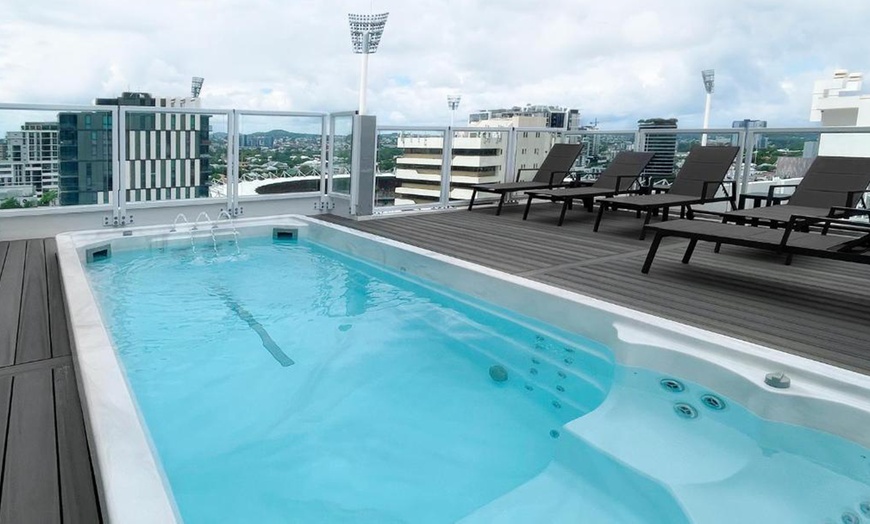 Image 7: Brisbane Getaway for Two: Swiss-Belhotel Stay + Wine & Late Checkout