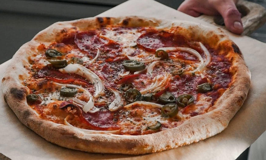 Image 1: Włoski smak: 1-2 pizze w wersji vege albo mięsnej oraz wybrane napoje