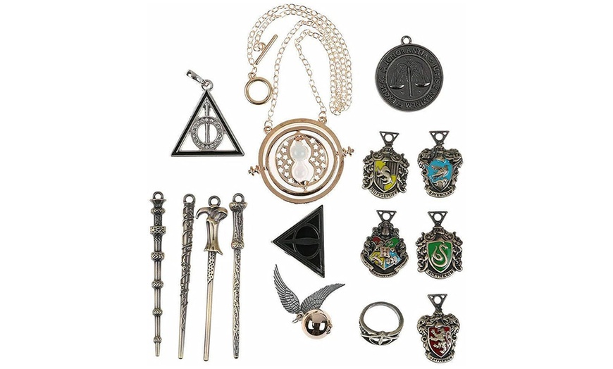 Image 5: Set di pendenti magici con design classico