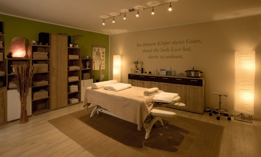 Image 2: Tiefenflutung mit Hyaluron: Gesichts, Hals & Dekolleté