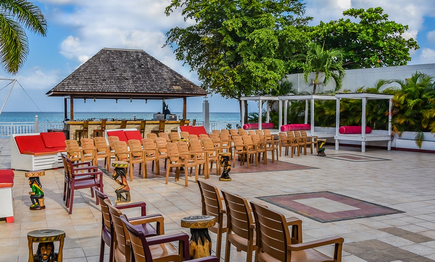 Image 10: ✈ 3-Night All-Inclusive Grand Decameron Montego Beach Vacation w/Air