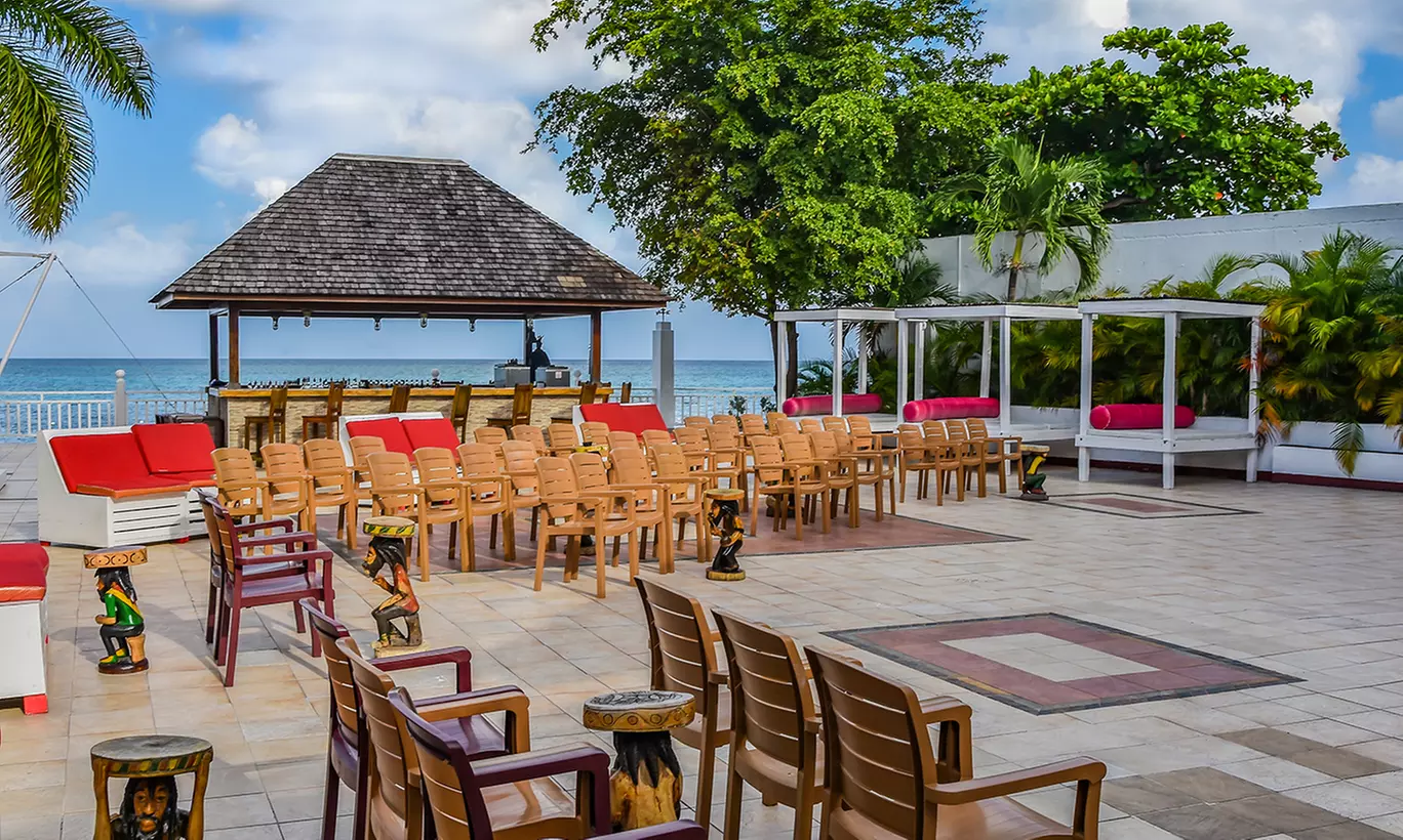 ✈ 3-Night All-Inclusive Grand Decameron Montego Beach Vacation w/Air