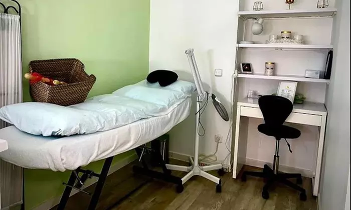 1 o 2 sesiones de microdermoabrasión con LED en Estética Esneda 54%