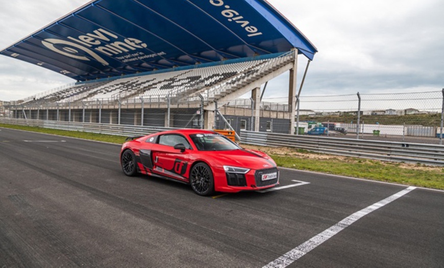 Image 3: Taxi ou course sur circuit  avec Driving Fun