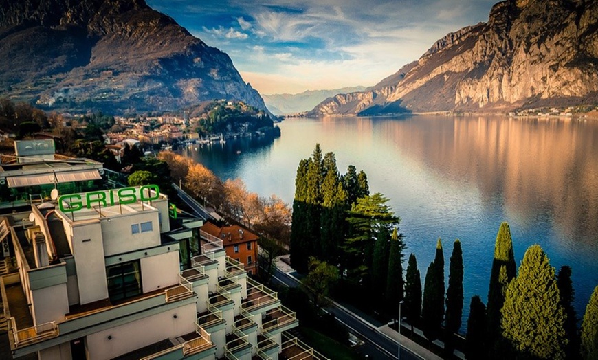 Image 1: Lago di Como 4*: Soggiorno per 2 o 4 persone in camera con vista lago