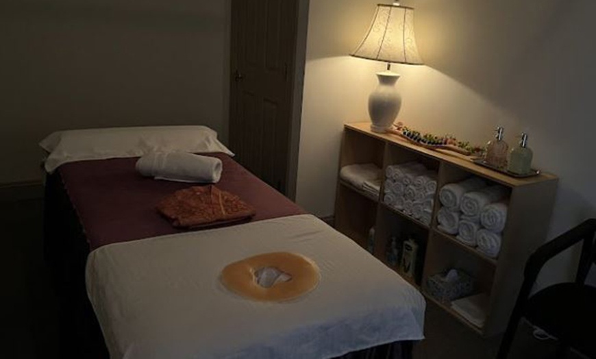 Image 2: Enjoy a 60 or 90-Min Custom Massage or Couple 60-Min Custom Massage
