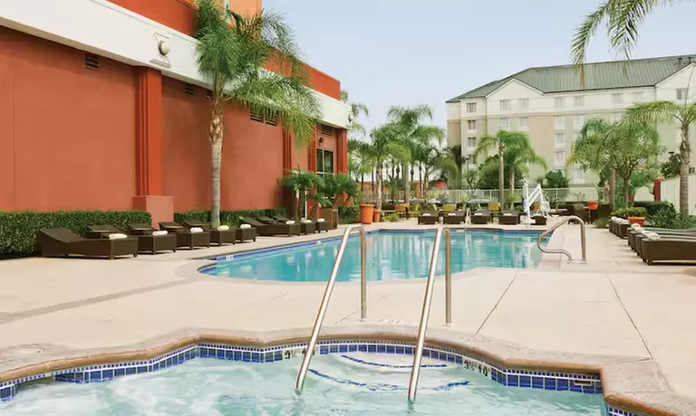 Member Pricing: Hotel Near Anaheim With Breakfast & Pool
