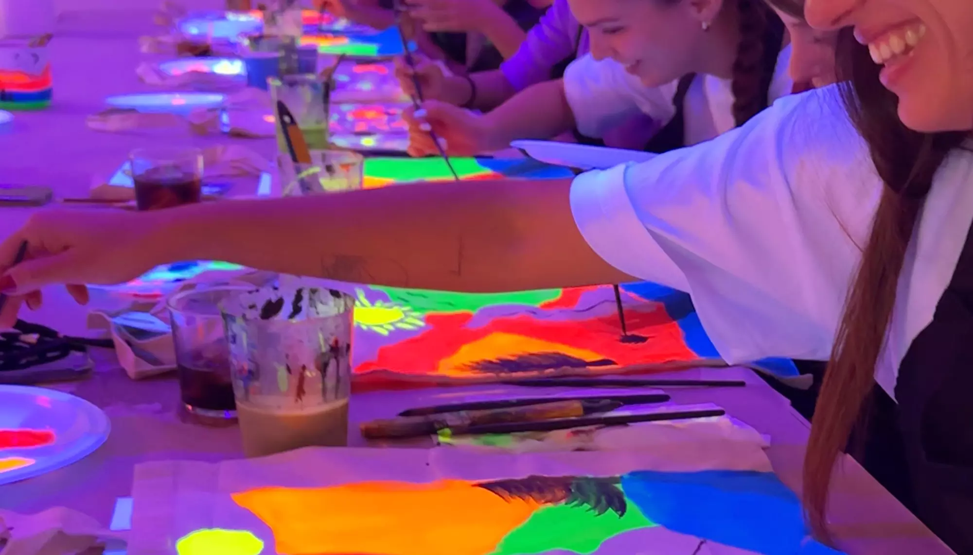 Pinta una totebag con vermú y cerveza en Malasaña para 1 o 2 personas