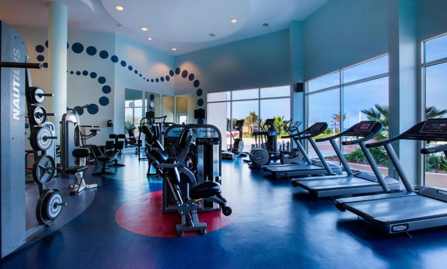 Image 11: Abu Dhabi: One Night Stay with Breakfast and Dinner