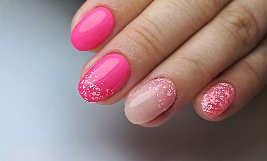 Image 3: Extension des ongles chez Lusitie Nails