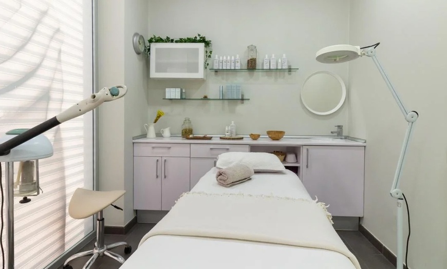 Image 10: Tratamiento reductor combinado con electroestimulación y presoterapia 