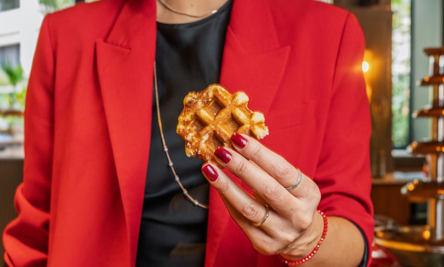 Image 7: Brunch ilimitado con bufé libre de comida y bebida para 2 o 4 personas