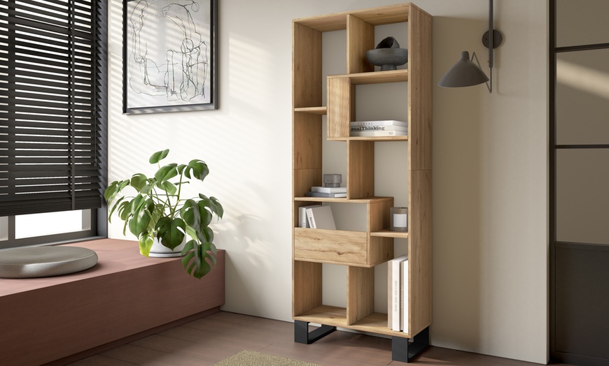 Image 43: Bibliothèque au design ludique