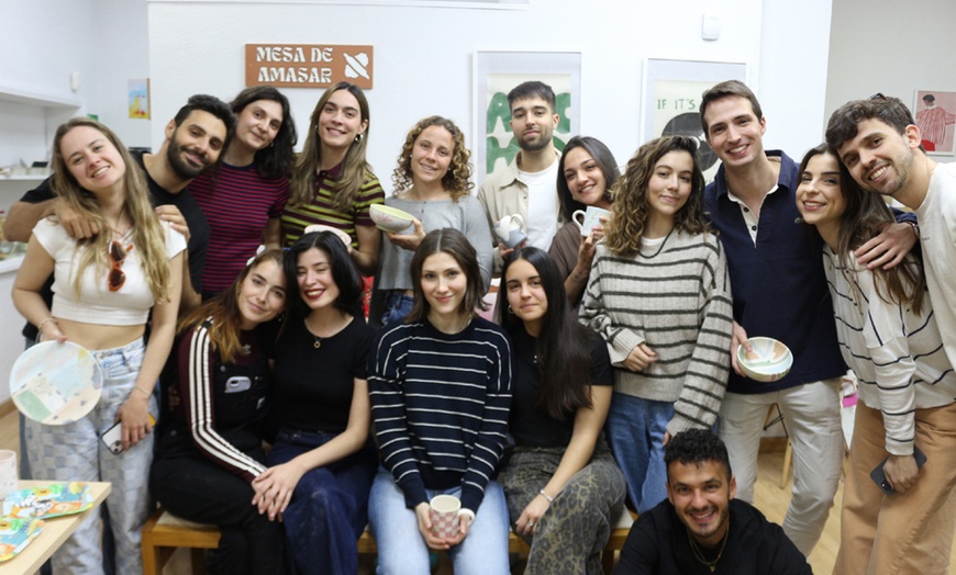 Image 2: Taller creativo de cerámica a elegir con bebida para 1, 2 o 4 personas