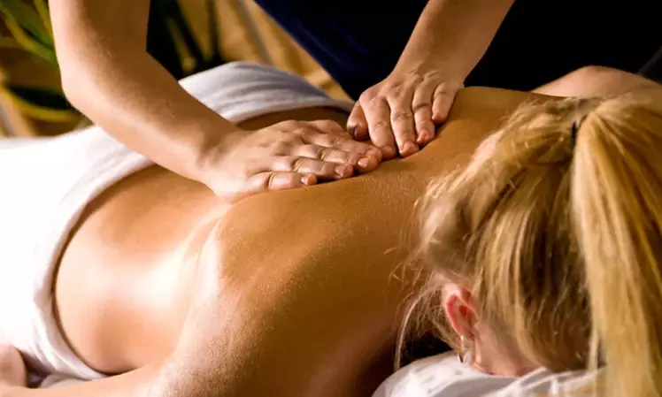 Modelage du corps californien d'1h, gommage du corps en option