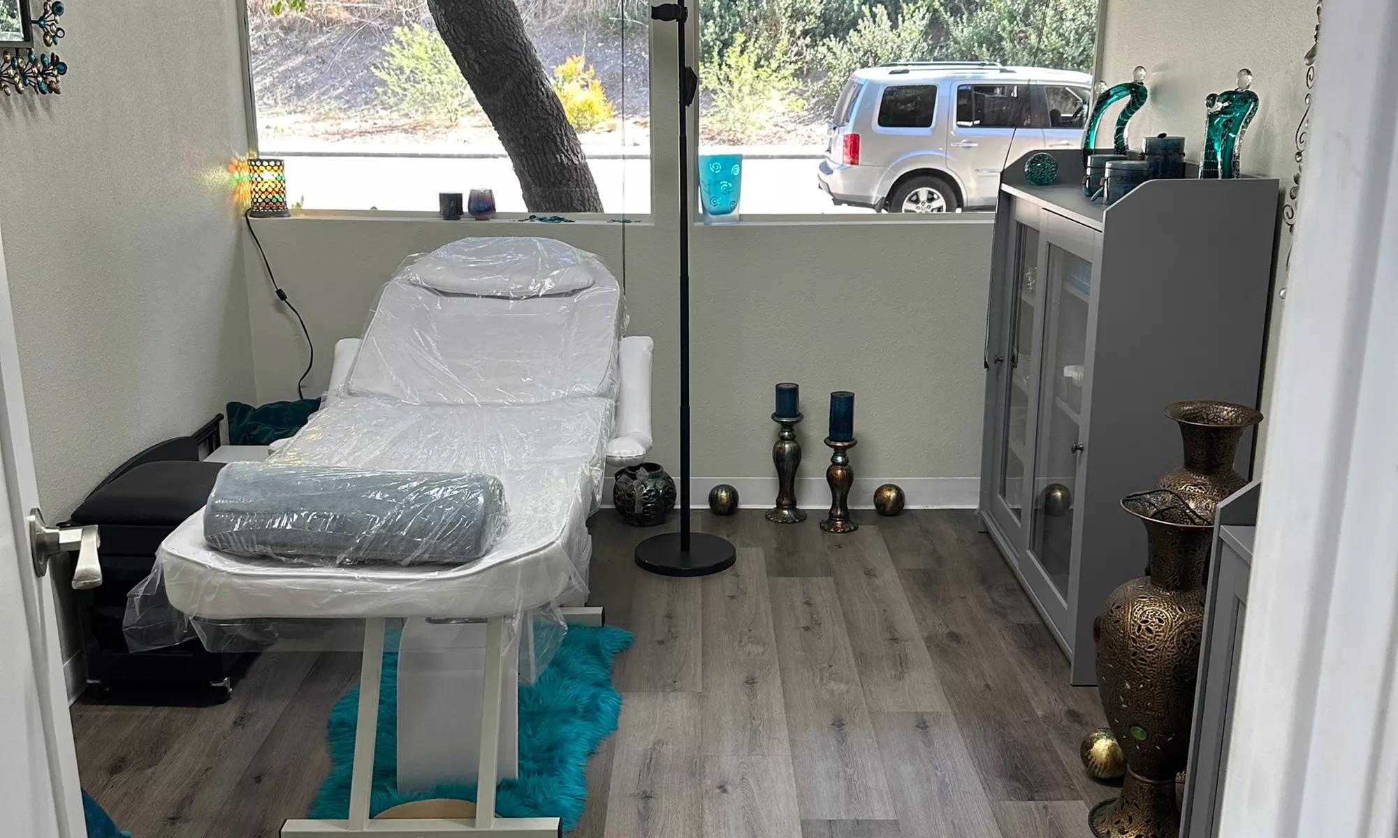 Get a Radiant Smile w/ 1, 2, or 3 45-Minute Teeth Whitening Treatments