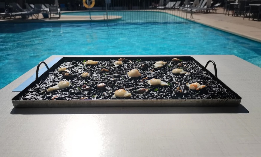 Image 4: Menú mediterráneo para 2 o 4 con entrante, principal, postre y bebida