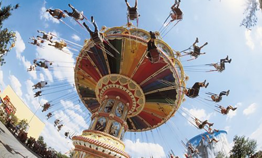 Image 10: Wunderlight im Wunderland Kalkar: All-Inclusive Zimmer & Freizeitpark