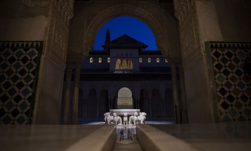 Image 3: Granada: 1 o 2 noches con desayuno y visita nocturna a la Alhambra