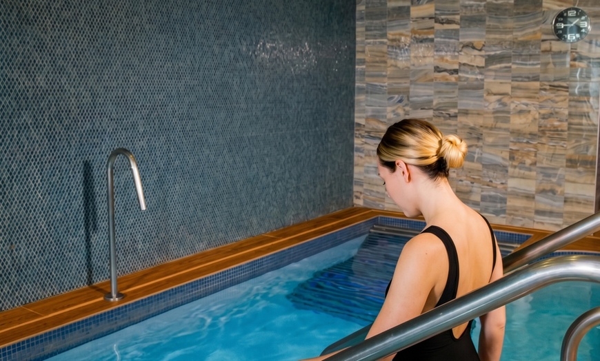 Image 4: 50/100-Min Massage or 50-Min Facial with Spa Access & Amenities
