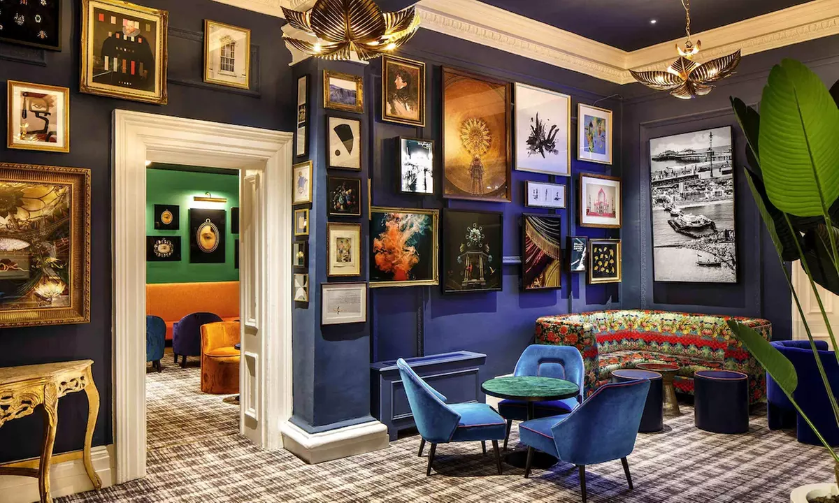 Brighton: Seafront Stay for 2 with Breakfast, Welcome Drink & Dinner