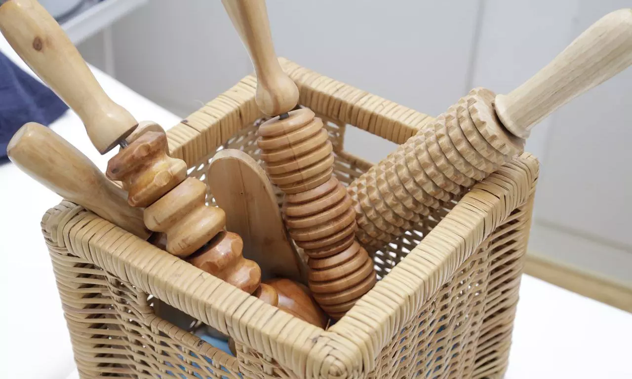 ¡Figura definida! 3 o 6 sesiones de 1 hora de vacumterapia, maderoterapia y radiofrecuencia; ahorra hasta un 89% - Primary Image