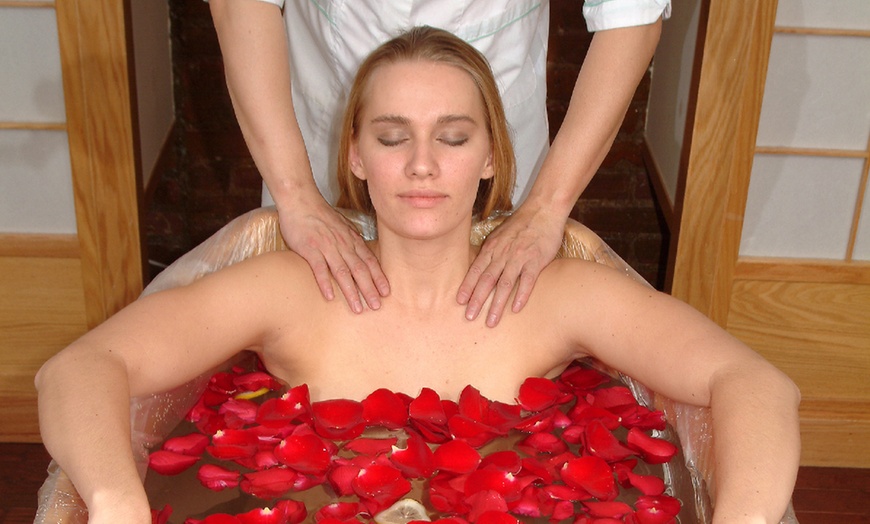 Image 2: 60-Minute Individual or Couples Massage at The Couple Spa