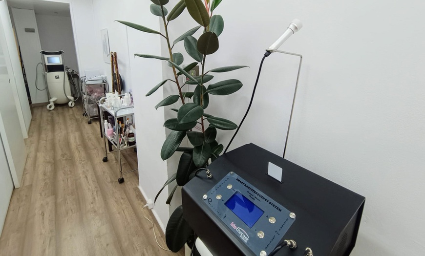 Image 7: Hasta 9 sesiones de electroestimulación y masaje drenante en Les Corts