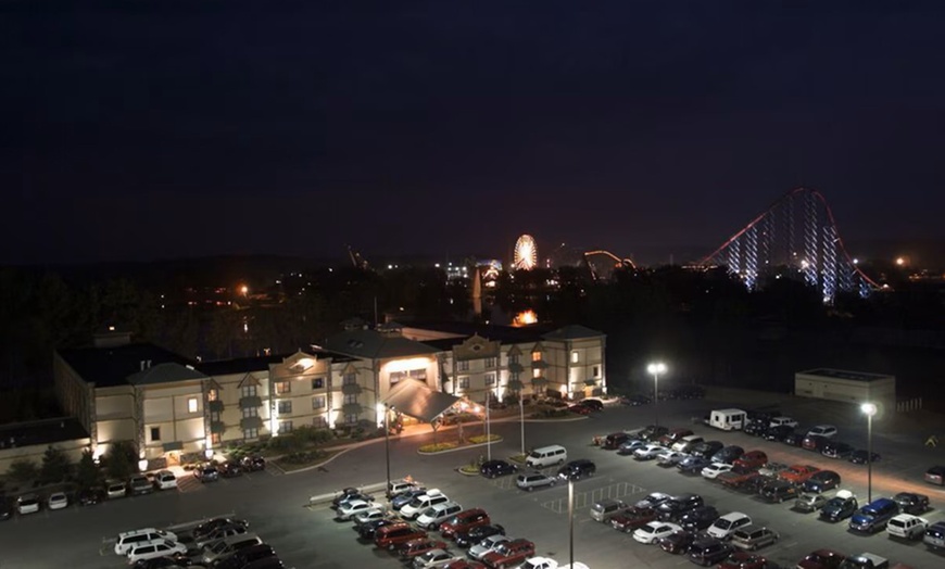 Image 17: Hotel Located Just Steps from Six Flags Darien Lake & Hurricane Harbor