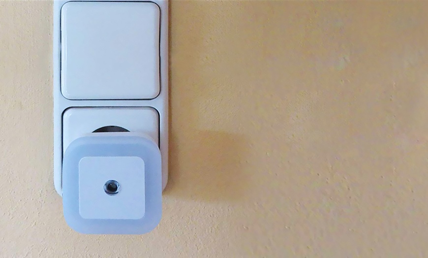 Image 6: Luz nocturna LED automática con tono cálido